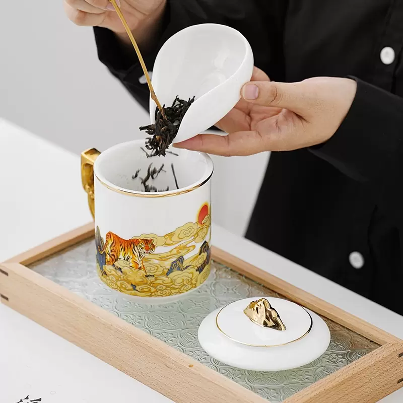 国潮办公杯德化羊脂玉瓷水杯家用带盖含过滤描金泡茶杯陶瓷马克杯