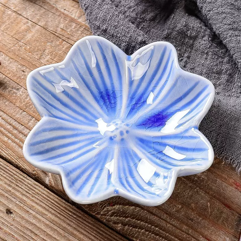 清新花朵造型陶瓷小碟 冰裂纹釉樱花味碟 家用蘸料碟现货批发